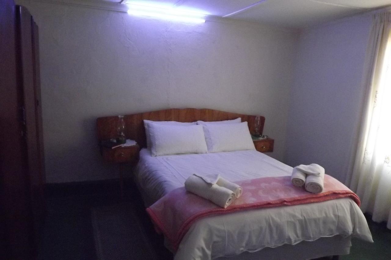 Verbe Farm Accommodation Kamieskroon Esterno foto